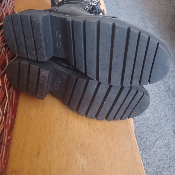 COMBAT CUTIE - BOOTS! LIKE NEW! - Picture 2 of 9